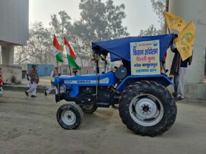 Indian farmers smashes barricades at Ghazipur, police fires tear gas