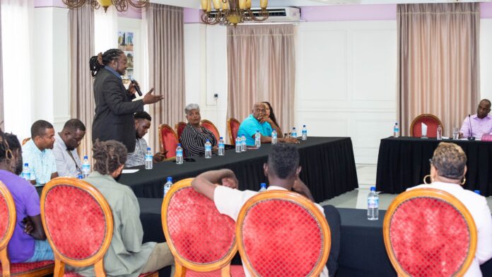 Dominica: PM Roosevelt Skerrit interacts with TU members, independent candidates