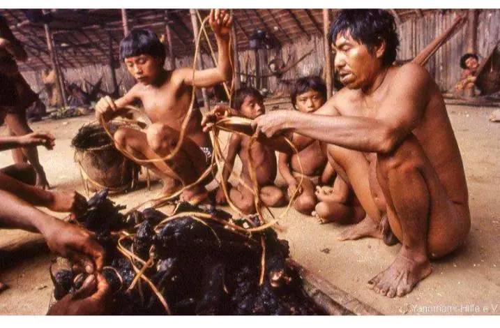 Yanomami Tribal people preparing soup of ashes and bones of deceased. (Credits: Mirror, Facebook)