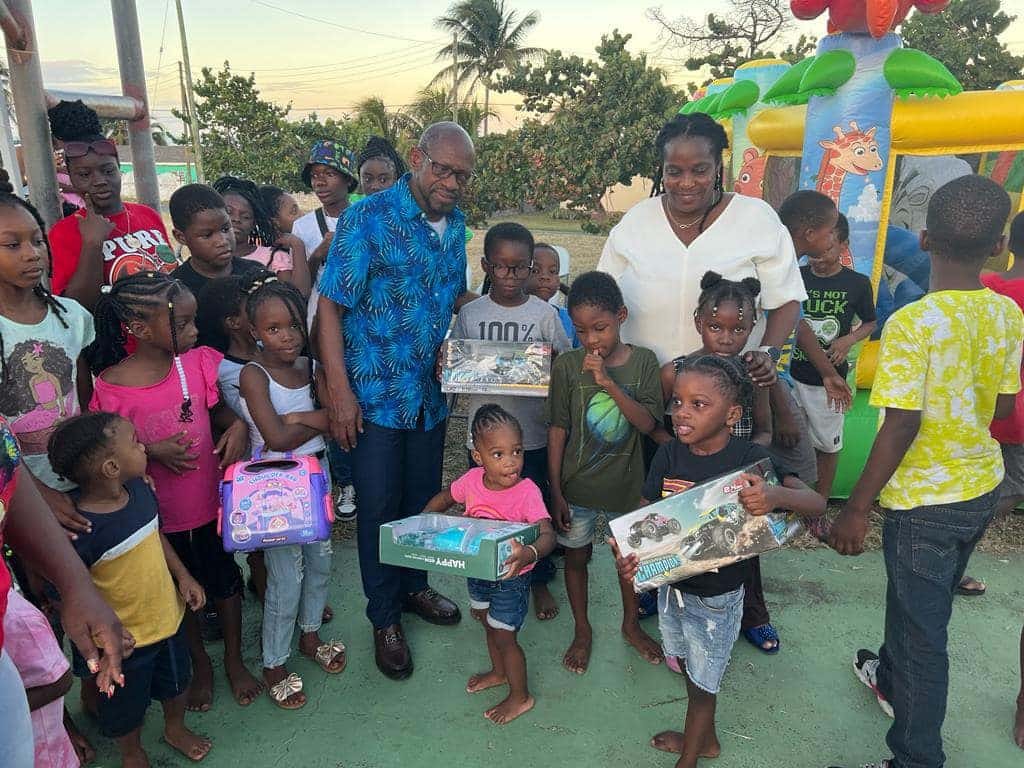 Minister Douglas brought cheers and joy on the Children's faces during Christmas festivities. (Credits: Denzil Llewellyn Douglas, Facebook)