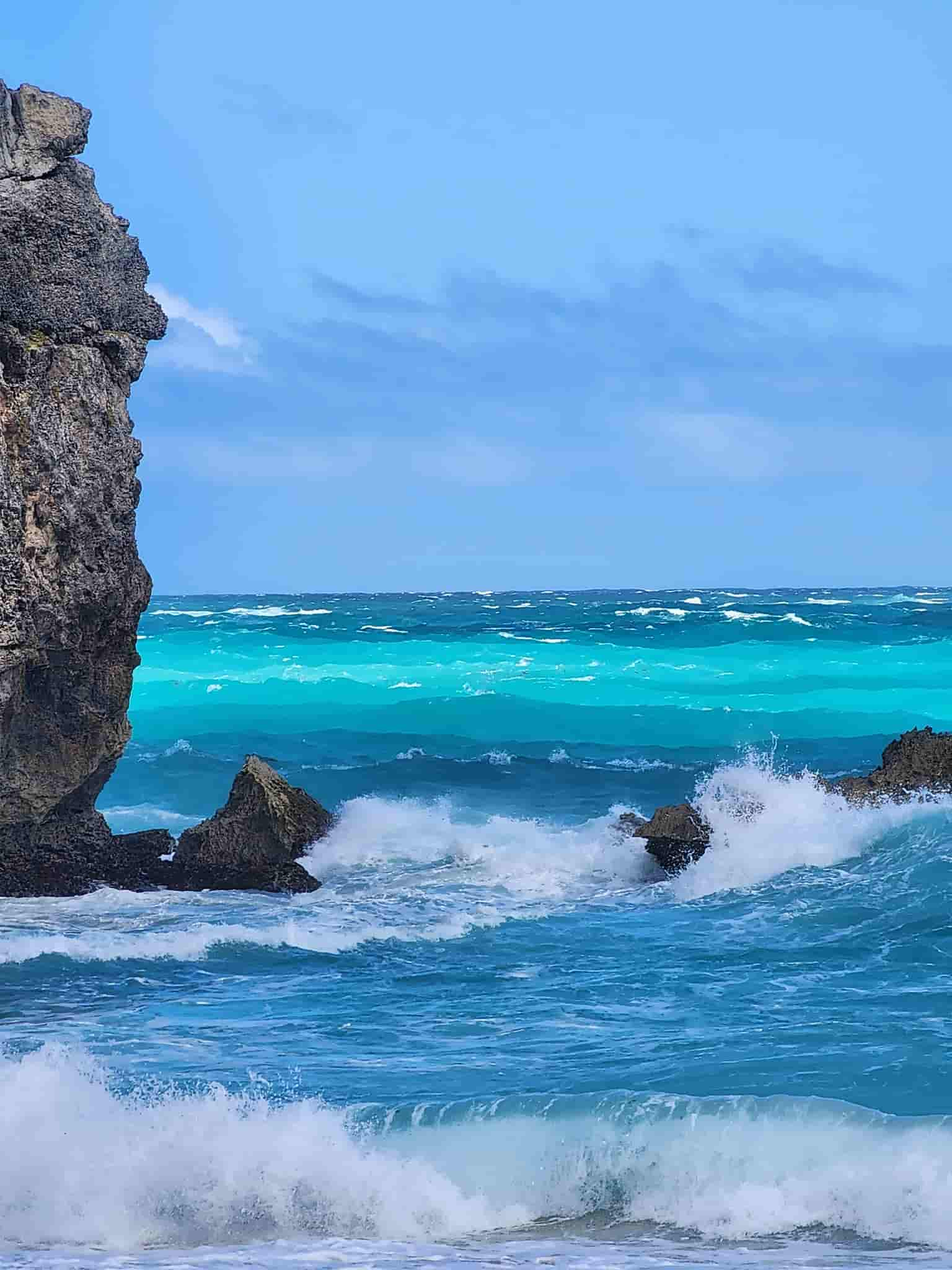 Stunning waves of the Bottom Bay. (Credits: Lisa Williams, Facebook)