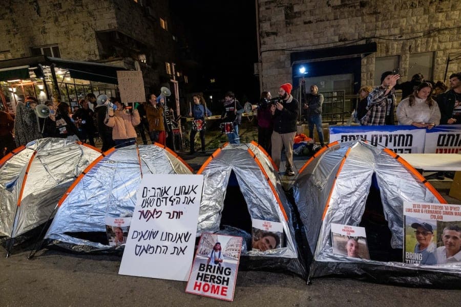 Families of hostages pitch protest tents next to Prime Minister's Jerusalem residence. (Credits: All Israel News)